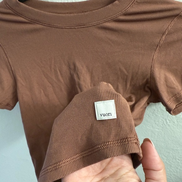 Vuori Pose Fitted Brown Short Sleeve Ribbed Tee - Picture 3 of 5